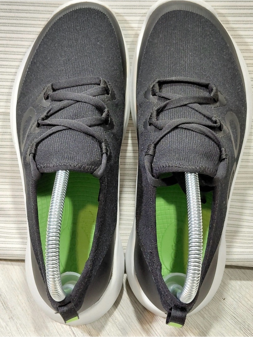 OOFOS Womens OOmg Sport Low Recovery Shoe Oofoam Technology Black SIZE W9